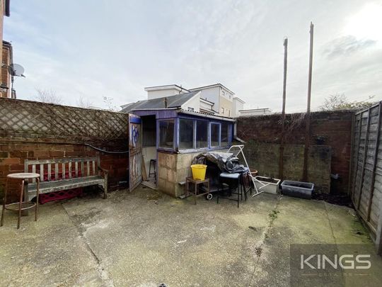 4 bedroom terraced house to rent - Photo 1