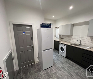 Fern Avenue Room 2 - Photo 1