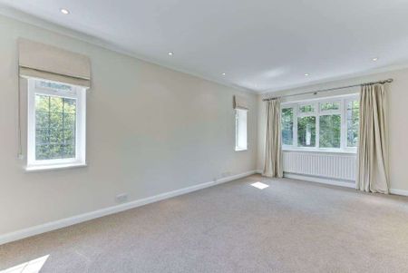 A family home in the prestigious St Georges Hill estate. - Photo 5