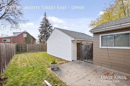 UPDATED UPPER IN RIVERSIDE WITH GARAGE AND ALL INCLUSIVE RENT - Photo 5