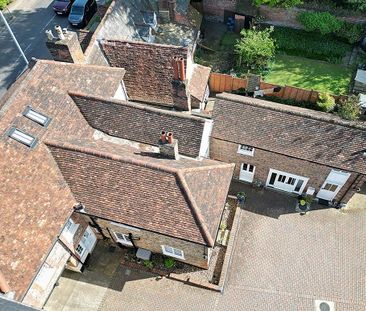 1 bedroom coach house to rent - Photo 2