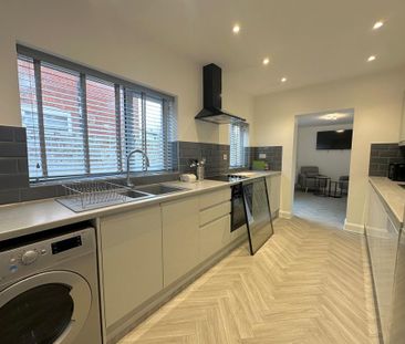 1 bedroom in a house share to rent - Photo 4