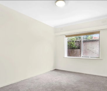 5 / 26 Byrne Avenue, Elwood - Photo 2