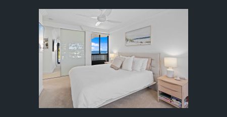 Mermaid Beach Absolute Beachfront – 2 Bed, 2 Bath Apartment with Uninterrupted Ocean Views - Photo 4