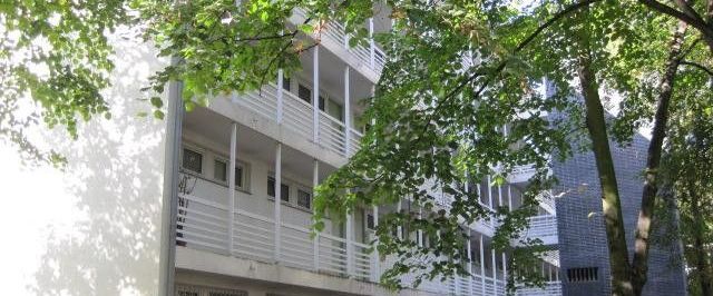 Teilsaniertes Apartment mit Balkon und guter Verkehrsanbindung - Foto 1