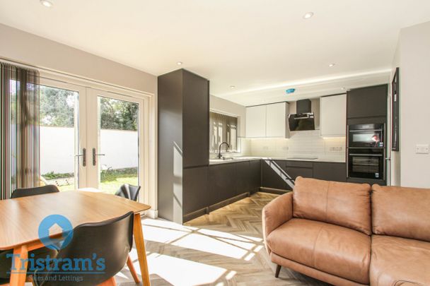 References Pending - 3 bed Semi-Detached House - Photo 1