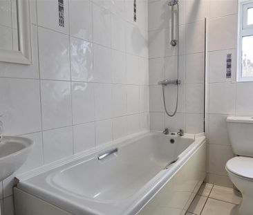 3 bedroom House To Let - Photo 3