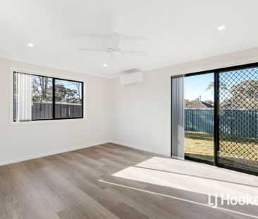 Spacious and Private Flat! - Photo 3