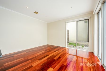 The Perfect Beach Side Family Home - Photo 4