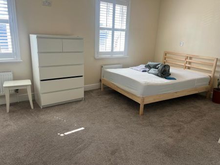 1 bedroom in a house share to rent - Photo 3