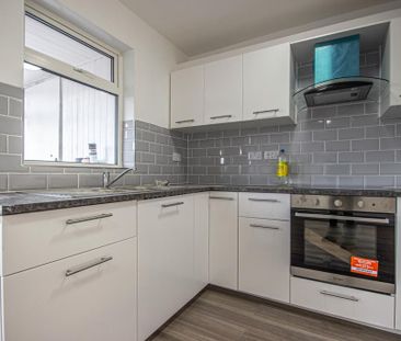 3 bedroom terraced house to rent - Photo 5