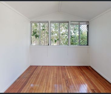 3 Bedroom Cottage Oozing with Style & Character! - Photo 5