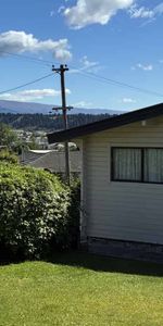 Spacious Family Home with Versatile Living Options - Photo 3