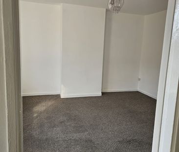 4 Bed Semi-Detached House, Aikman Avenue, LE3 - Photo 3