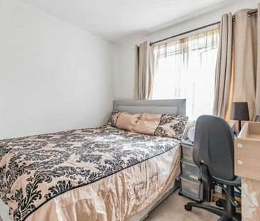 Semi-detached house to rent on - Photo 6