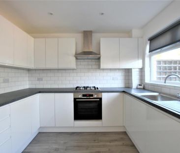 3 bedroom end of terrace house to rent - Photo 6