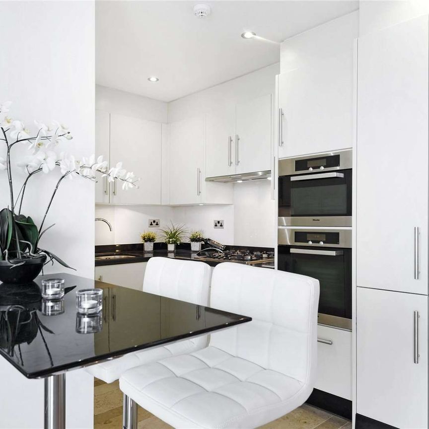 A superb lateral apartment situated on the eighth floor of a prestigious residential building. - Photo 1