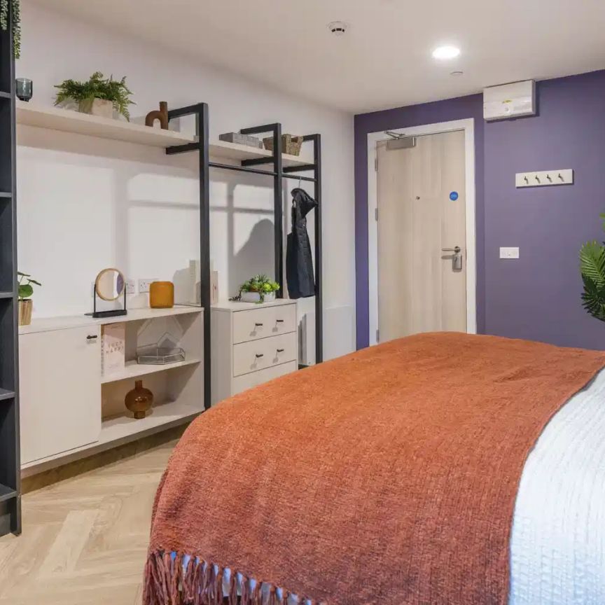 Platinum Studio - Photo 1