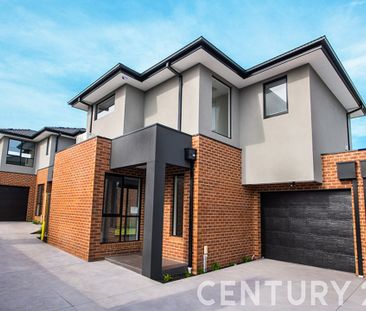 Modern Spacious Townhouse - Photo 1