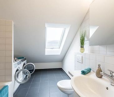 Grosszügige Dachwohnung in Aesch sucht neuen Mieter - Photo 3