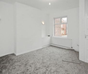 2 bedroom end of terrace house to rent - Photo 3
