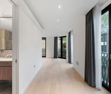 Refined Georgian Duplex with Private Terraces on Montagu Square - Photo 4