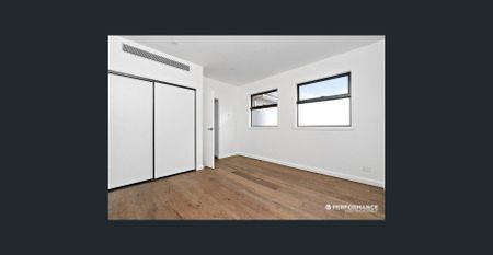 Stylish Townhouse with Premium Finishes in a Prime Location - Photo 4