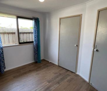 Charming Family Home in a Tranquil Court - Photo 2