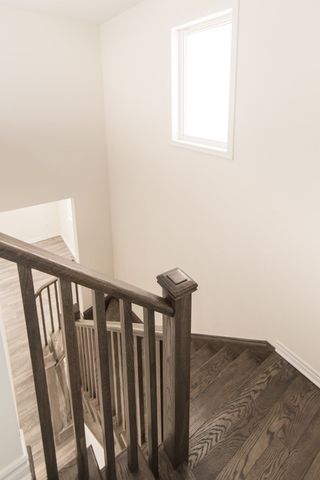 For Lease - 20 Ness Drive, Richmond Hill, Ontario - Photo 2