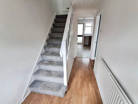 Three-Bedrooms Terraced House - Photo 3