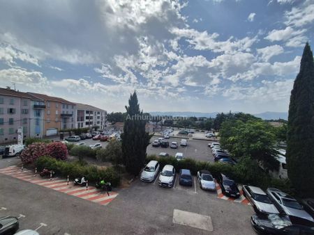 Location Appartement 3 pièces 59 m2 à Le Luc - Photo 5