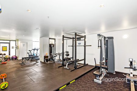 LUXURY EXECUTIVE ONE BEDROOM APARTMENT WITH STORAGE CAGE, BALCONY WITH VIEWS, CAR PARK & AIRCONDITIONING - Photo 2