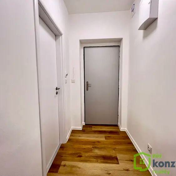 Pronájem bytu 2+kk v Ostravě Mariánských Horách: Váš nový domov v zeleném srdci města - Photo 1