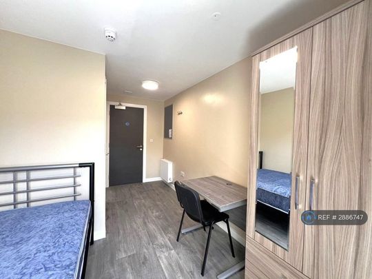 6 bedroom flat to rent - Photo 1