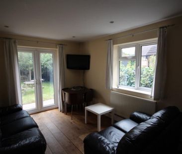 5 bedroom semi-detached house to rent - Photo 1