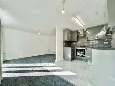 London Road, Slough, SL3 - Photo 3