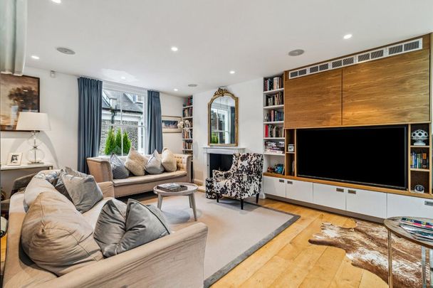 5 bedroom mews to rent - Photo 1
