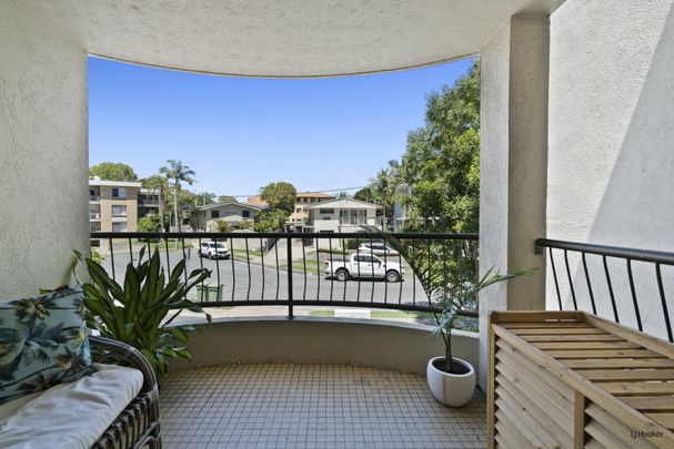MODERN TWO BEDROOM UNIT IN SORT AFTER NORTH PALM BEACH - Photo 1