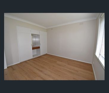 IDEAL FAMILY HOME - Photo 5