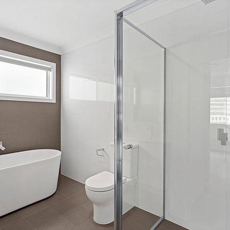 Sleek & Spacious! - Photo 4