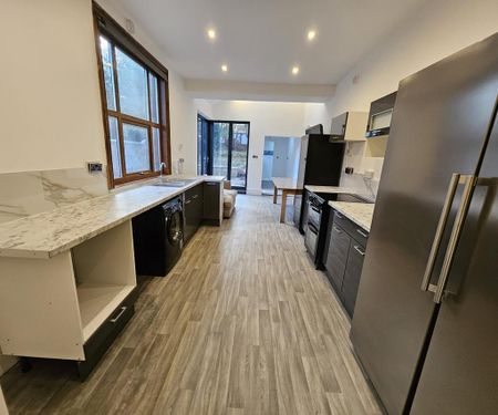 6 bedroom semi-detached house to rent - Photo 3