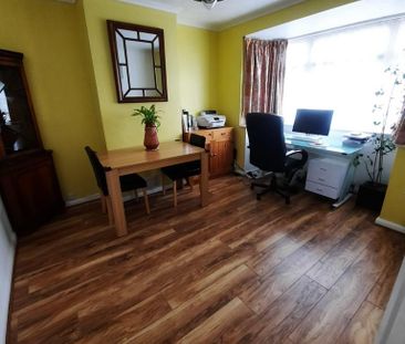 4 bedroom semi-detached house to rent - Photo 2