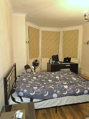 1 bedroom in a flat share to rent - Photo 1