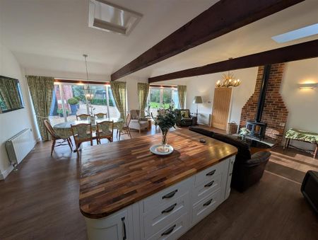 2 bedroom barn conversion to rent - Photo 2