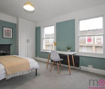 4 bedroom semi-detached house to rent - Photo 5