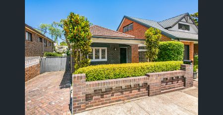 Perfectly Blended Classic Home - Inner City Living With Loads of Style - Photo 5