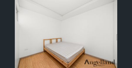 Sunny And Super Convenient Apartment In Heart Of Burwood - Photo 5