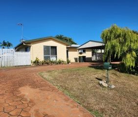 Family Home in Kirwan - Photo 3