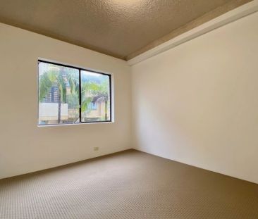 Conveniently located Two Bedroom Apartment - Photo 5