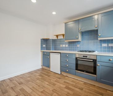 3 bedroom semi-detached house to rent - Photo 6